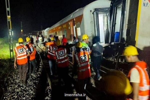 حداقل ۴ نفر بر اثر خروج قطار از ریل در هند کشته شدند