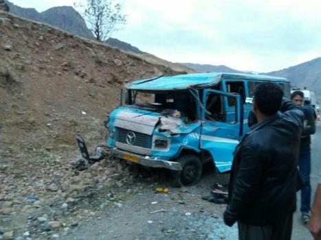 ۱۴ نفر بر اثر سقوط مینی بوس به دره در کامیاران کشته شدند