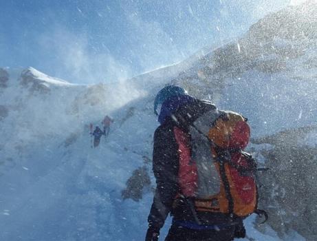 نجات معجزه آسای دو خانم از ارتفاعات توچال