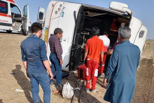واژگونی اتوبوس در محور ایرانشهر با ۲۰ مصدوم