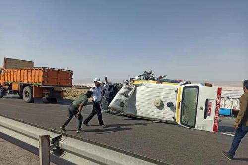تصادف آمبولانس با کامیون در شیراز یک کشته برجا گذاشت