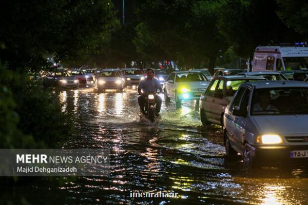 آبگرفتگی معابر و جاری شدن سیلاب در شیراز