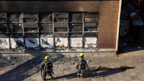 شمار قربانیان آتشسوزی در ساختمانی در آفریقای جنوبی به 63 نفر رسید