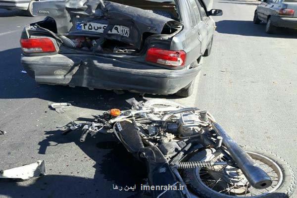 تصادف شاخ به شاخ خودروی پژو با موتورسیکلت