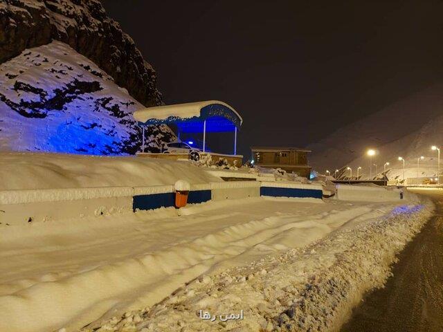 برف، باران و مه گرفتگی در جاده های ۲۲ استان کشور