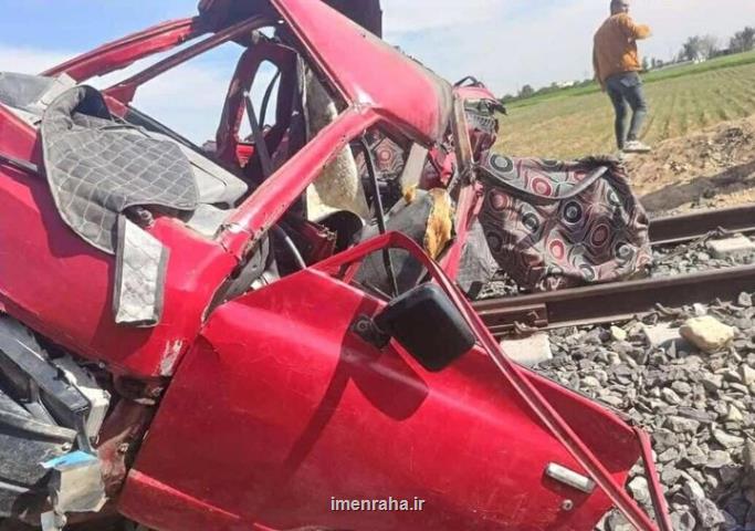 تصادف قطار و مینی بوس در شمال شرق مصر با 8 کشته و 12 زخمی