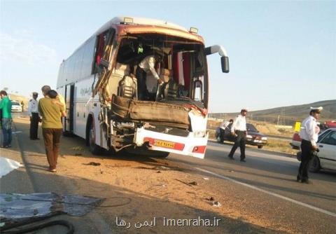 بستری شدن 5 مصدوم تصادف اتوبوس و تریلی در محور قم- اراك در بیمارستان