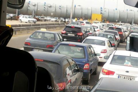 ترافیك پر حجم در محورهای تهران-كرج و تهران-قم