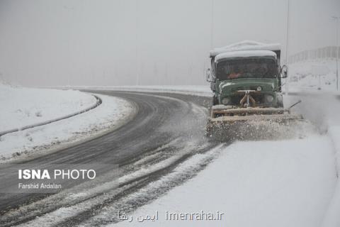 امدادرسانی به 280 گرفتار در برف و كولاك محورهای مهدیشهر سمنان