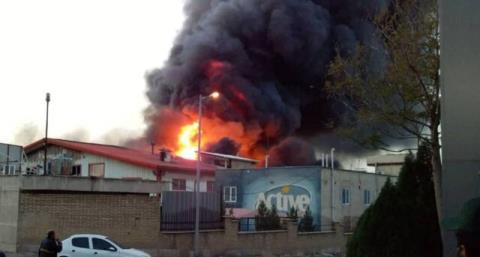 آتش سوزی گسترده در یك كارخانه مهار گشت