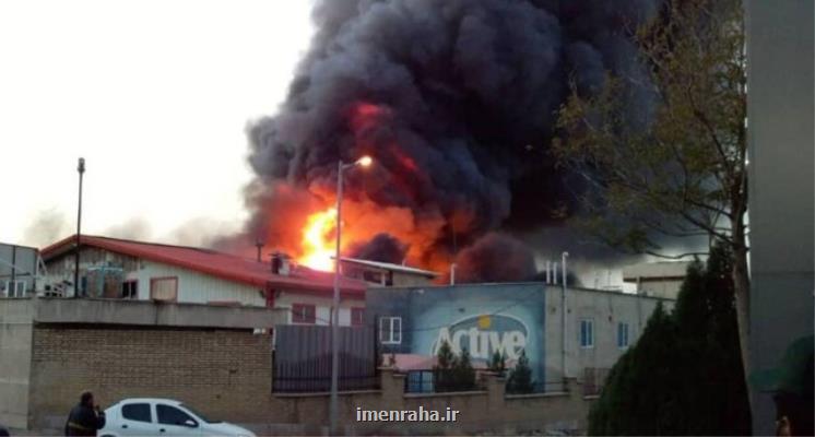 آتش سوزی گسترده در یك كارخانه مهار گشت