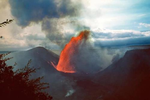 اخطار مقامات به دنبال فوران آتشفشان در اندونزی